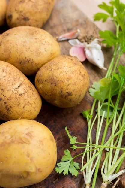 Are raw potatoes poisonous? 