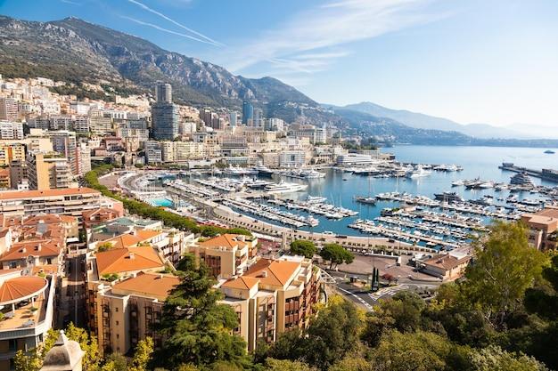 Are there poor people in Monaco? 