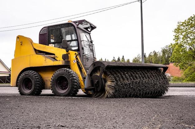 Can a skid steer remove trees? 