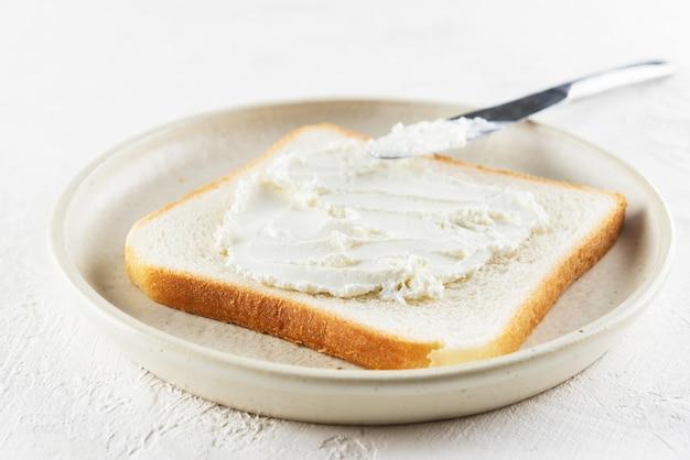 CAN expired cream cheese give you food poisoning 