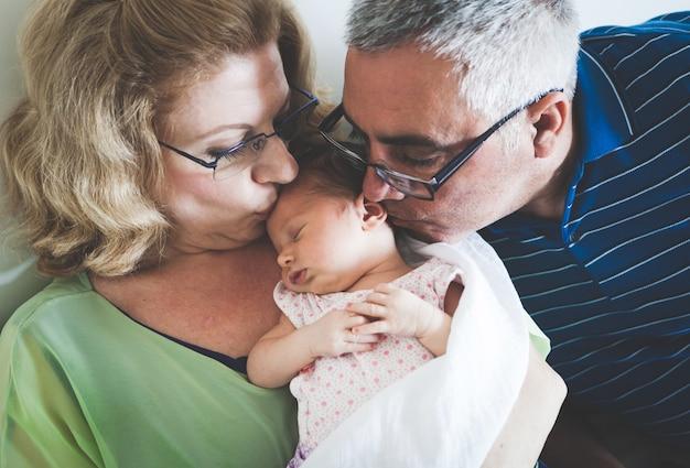 Can grandparents kiss newborn? 