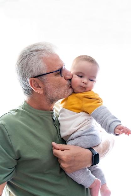 Can grandparents kiss newborn? 