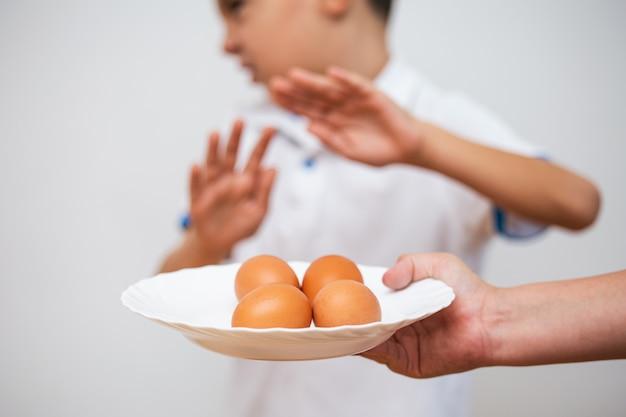 Can I eat eggs while taking doxycycline 