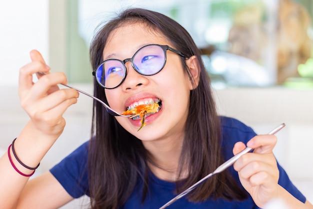 Can I eat pizza rolls with braces? 