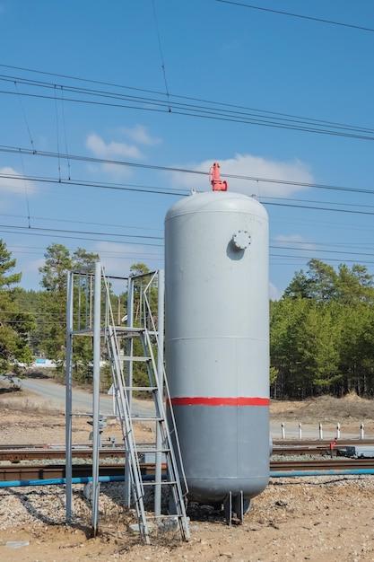 Can I leave propane tank outside in summer 