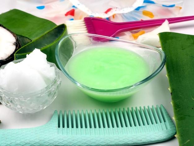 Can I mix aloe vera gel with coconut oil? 