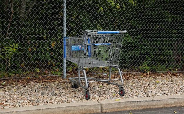 Can I return alcohol to Walmart? 