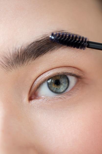 Can I use eyebrow gel as mascara? 