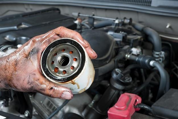 Can low engine oil cause transmission problems? 