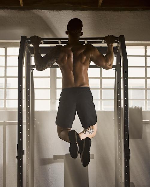 Can the rock do pull-ups? 