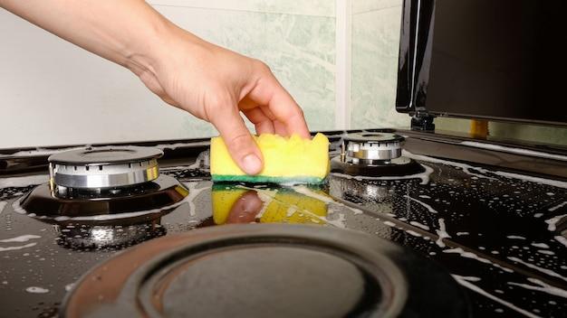Can you clean your stove with Pine-Sol? 