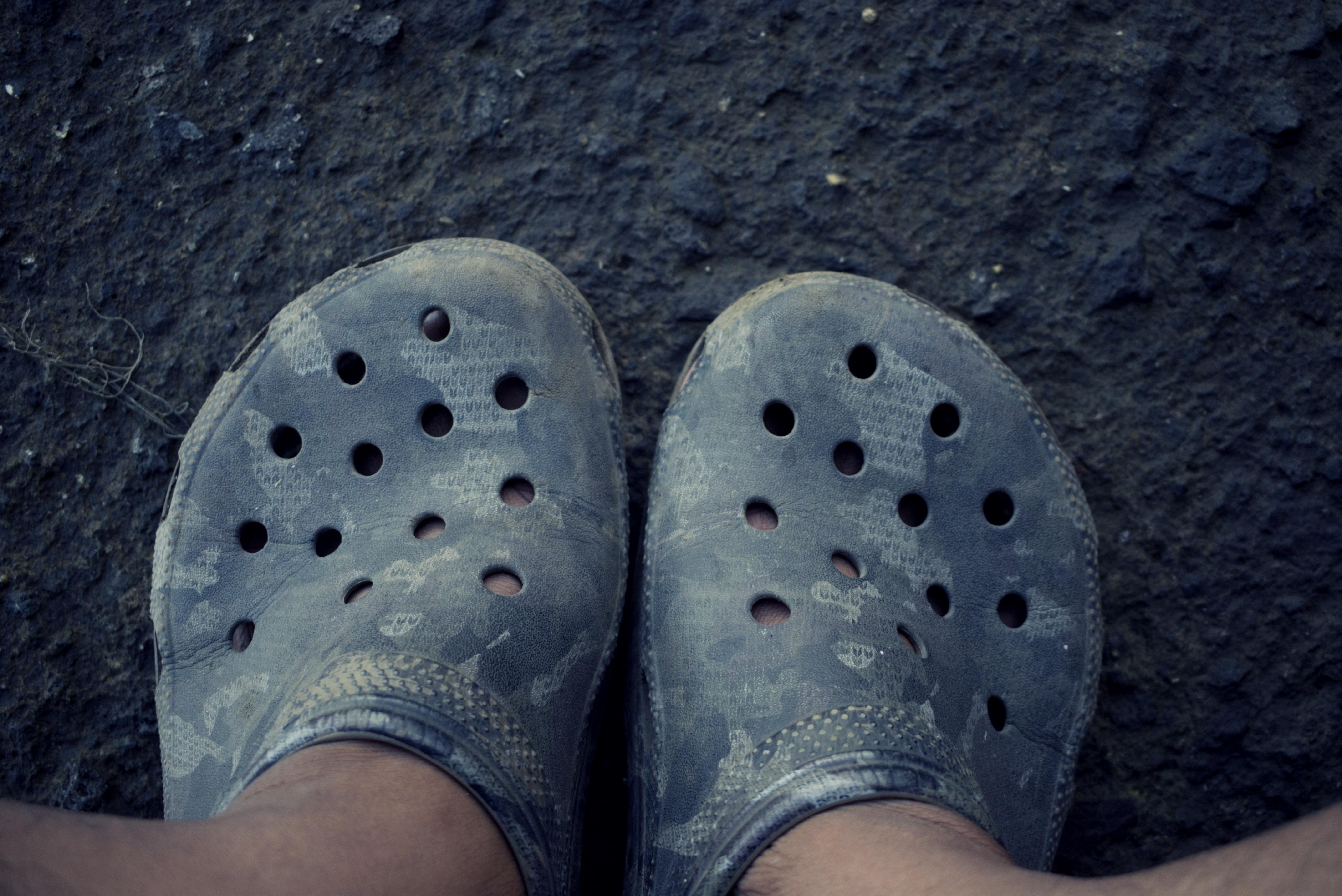 Can you wear Crocs to Universal Studios? 