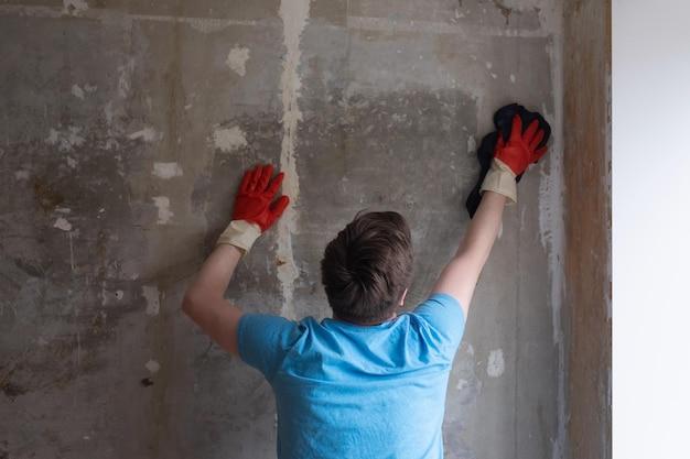 What can I use to clean plaster walls 
