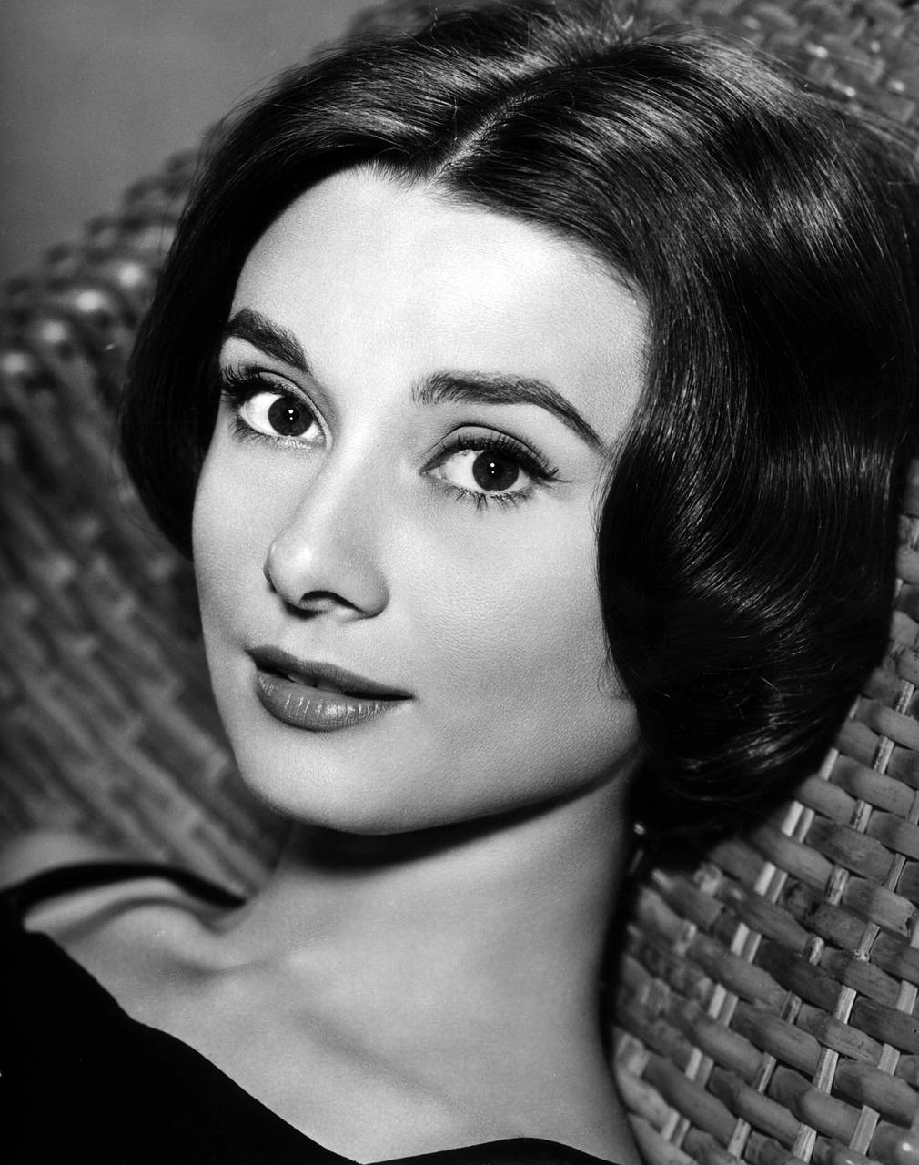 Did Audrey Hepburn have purple eyes? 