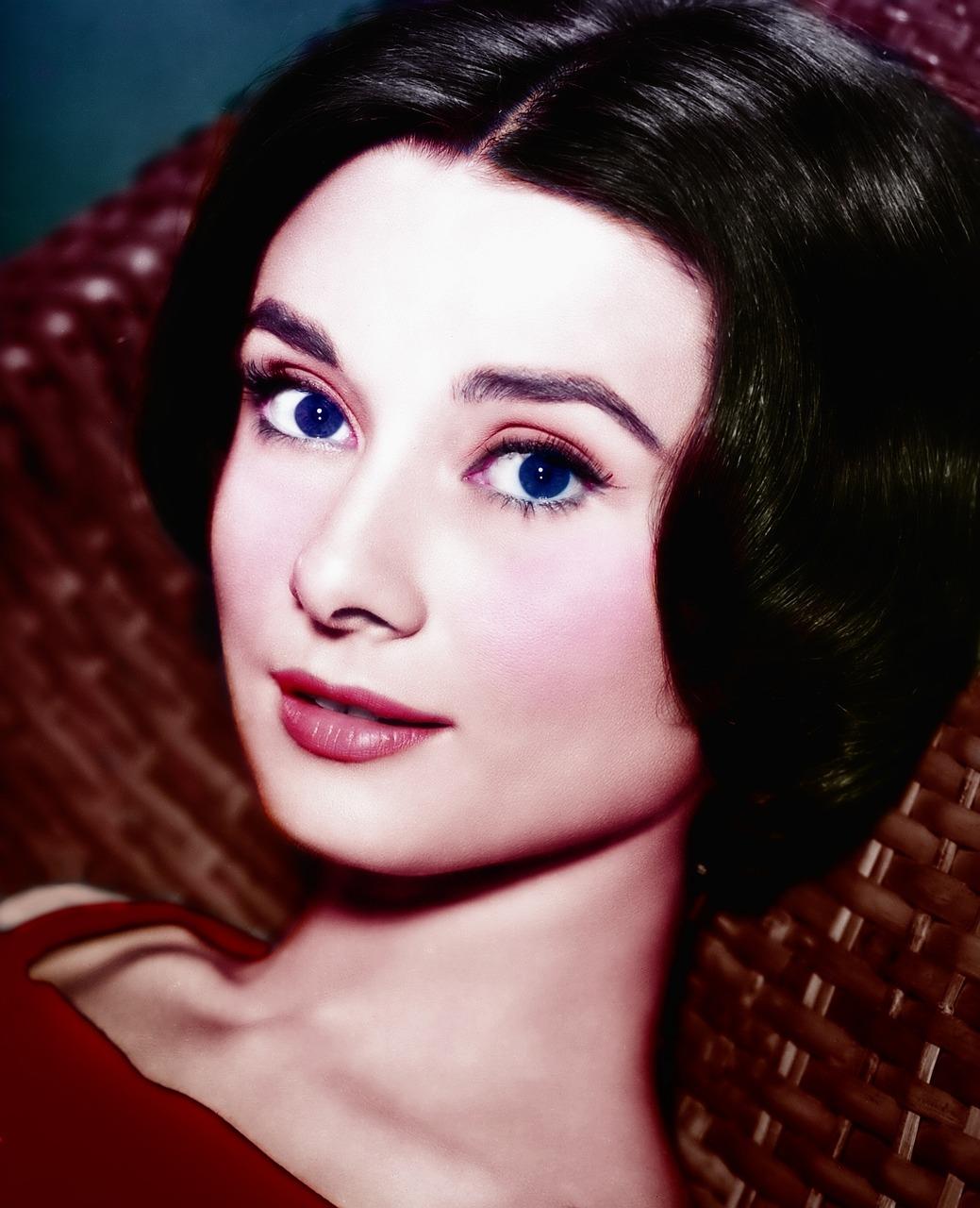 Did Audrey Hepburn have purple eyes? 