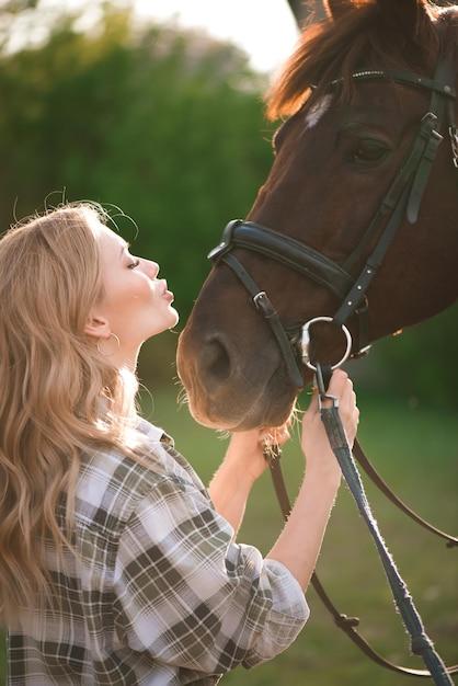 Do horses have a favorite person? 
