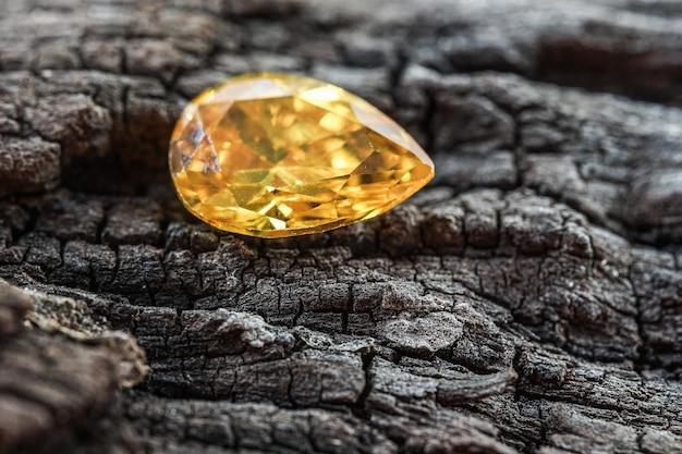 Do Lab-created diamonds turn yellow? 