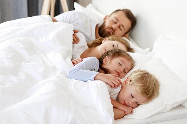 Do polygamist wives sleep with each other? 