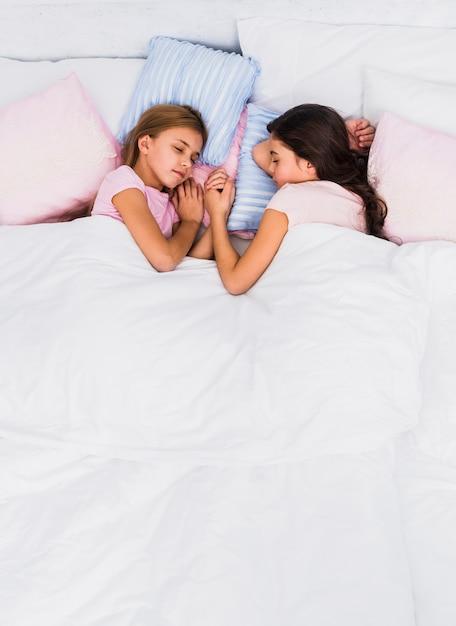 Do polygamist wives sleep with each other? 