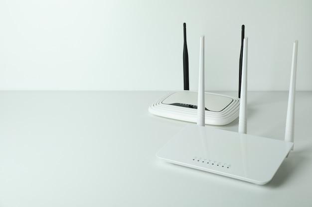 Does a router need to be plugged into the wall? 