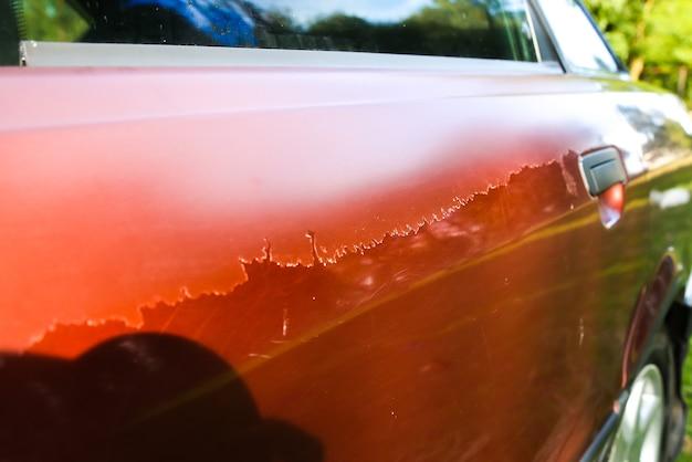 Does ammonia harm car paint? 