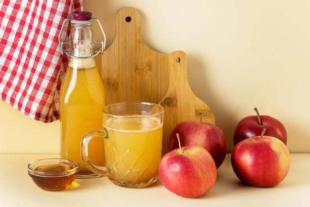 Does apple cider vinegar clean retainers? 