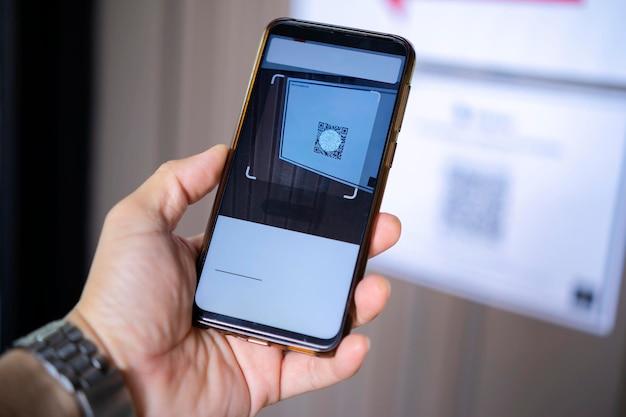 Does Samsung Scan your photos? 