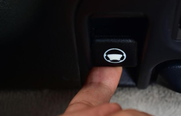 Does turning off AC make your car faster? 