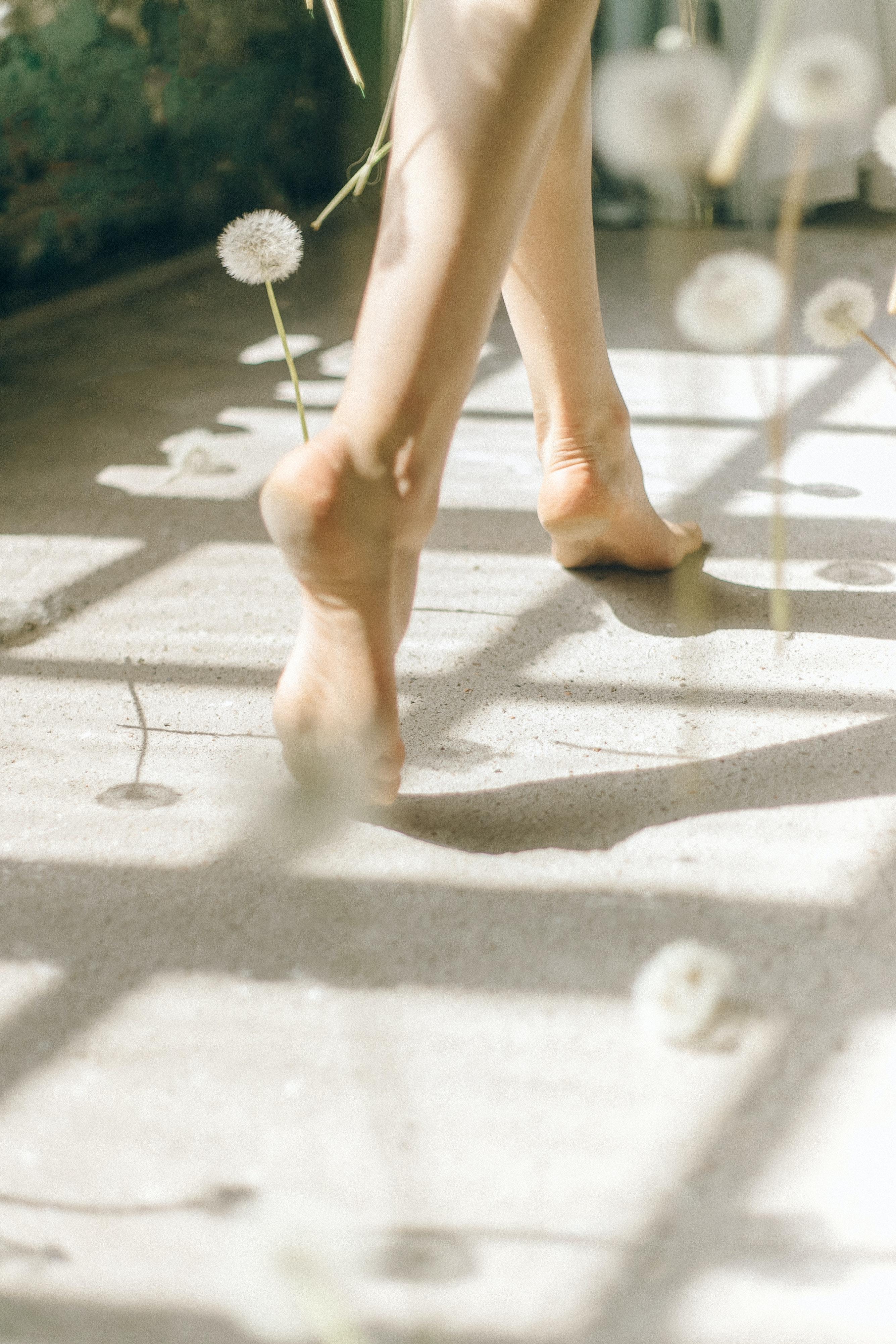 Does walking barefoot make your feet bigger? 