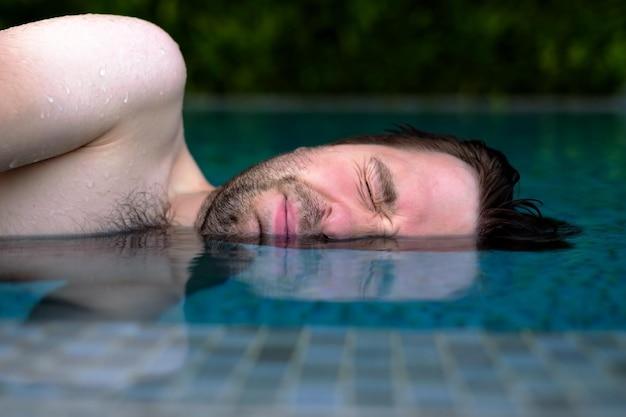 How long can water sit in pool without chlorine 