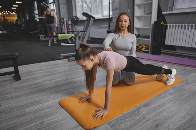 How long should a teen do a plank 