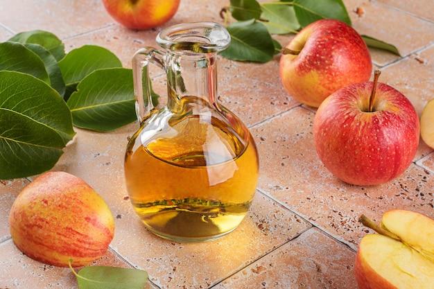 How long should you leave apple cider vinegar in your hair? 