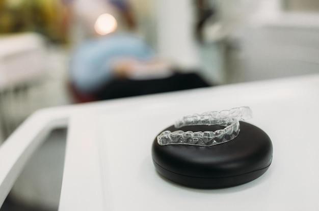 How long will 20 trays of Invisalign take? 