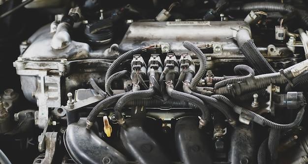 How many fuel injectors does a car have? 