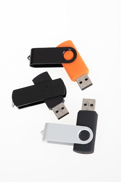 How many movies can a 32GB flash drive hold? 