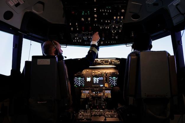 How much does an A380 captain make? 