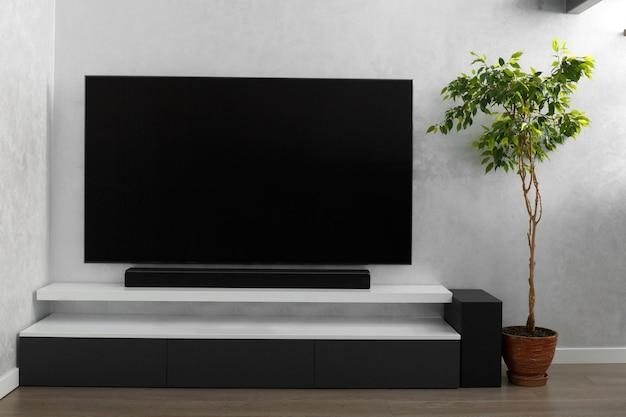 How do I get my Vizio soundbar to turn on with TV 