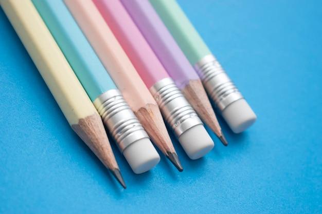How do you sharpen La color gel eyeliner pencil? 