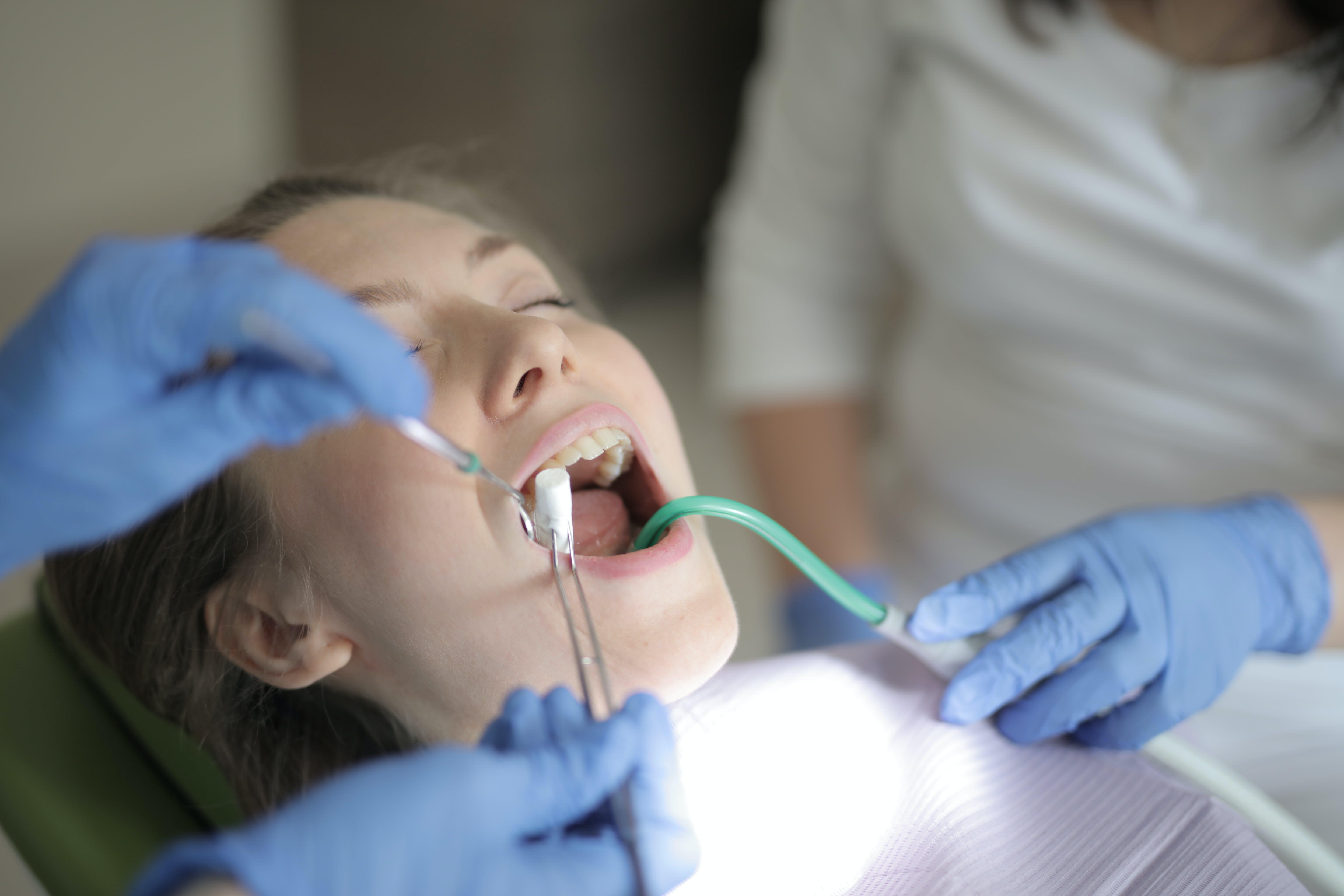 How do you tell if your dentist likes you 