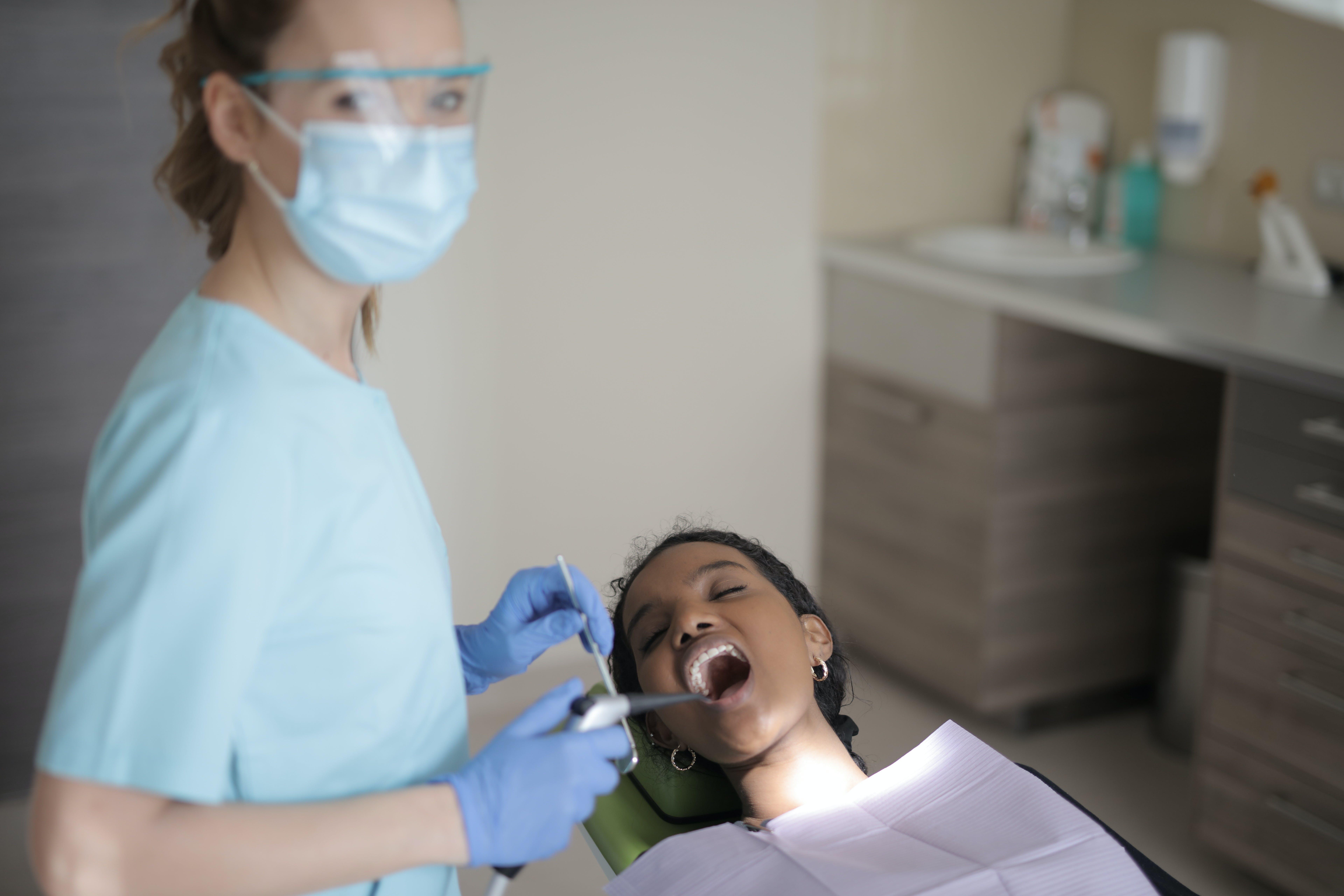 How do you tell if your dentist likes you 