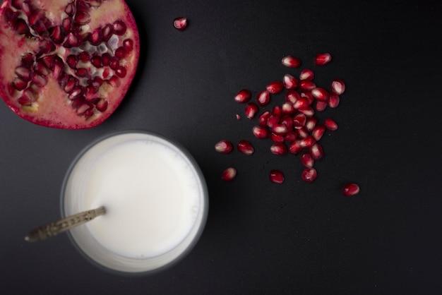 Is it OK to drink milk after eating pomegranate? 