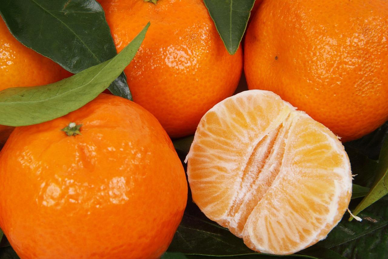 Is it OK to eat orange at night? 