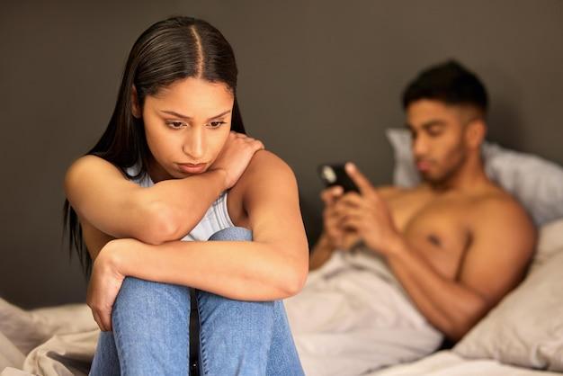 What questions to ask your girlfriend to see if she is cheating? 