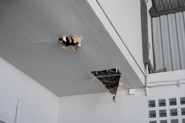 How long does it take for a leaking ceiling to collapse 