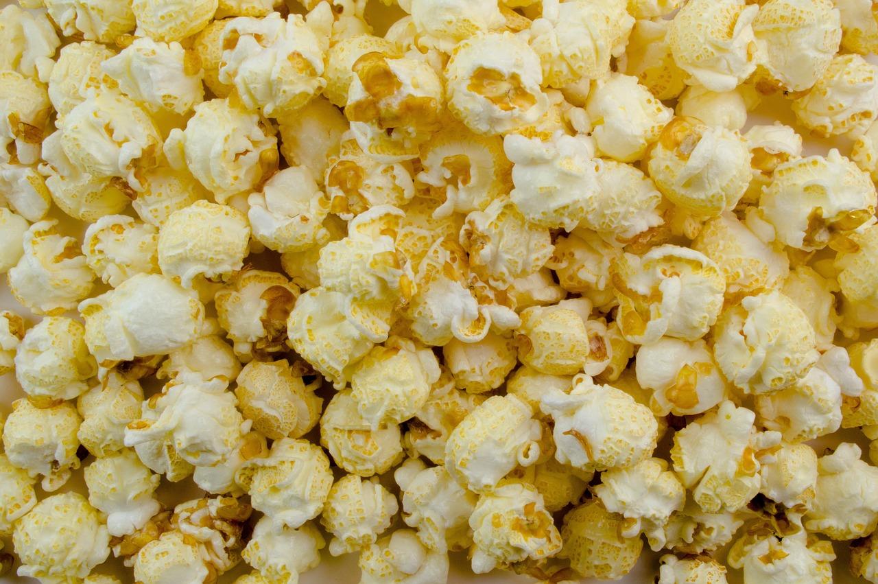 Do movie theaters use white or yellow popcorn 