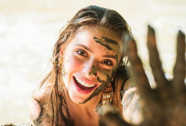 What does mud on your face mean? 