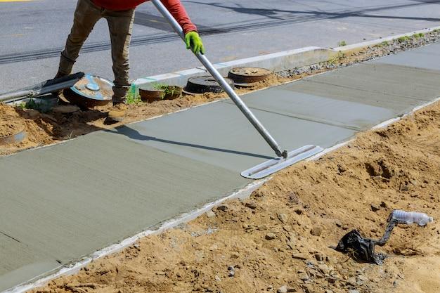 What is the recommended concrete psi for sidewalks? 