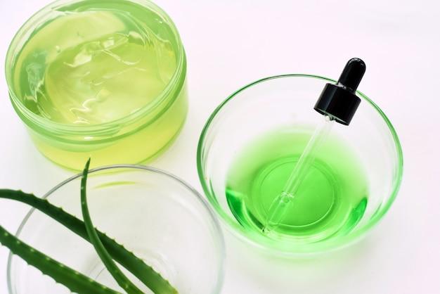 Should I use aloe vera gel before or after serum? 