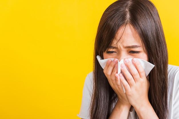 What happens if I sneeze after tooth extraction? 
