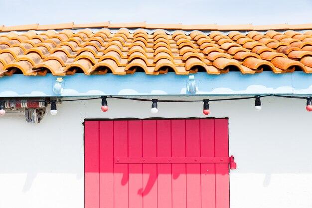 What is the white powder on roofs 